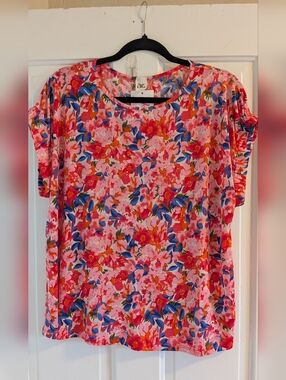 Sew In Love Floral Short Sleeve Top NWT